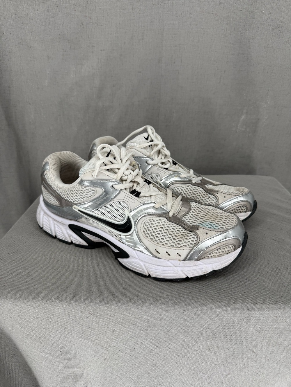 Nike V5 RNR White Silver Vast Gray Mens Size 10 Athletic Running Shoes Sneakers